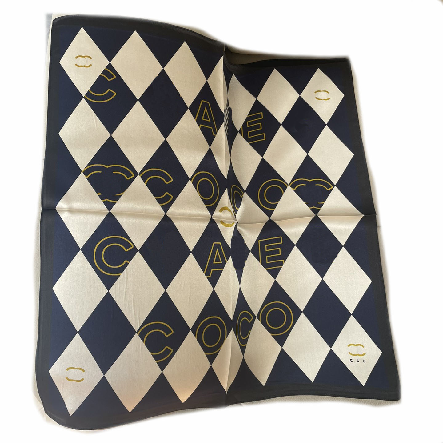 Spring Romantic Silk Square Scarf Princess Fashion Scarf Women Luxury Brand Shawl Delicate Design Headband Simple Versatile Designer Gifts Scarf
Spring Romantic Silk Square Scarf Princess Fashion Scarf Women Luxury Brand Shawl Delicate Design Headband Simple Versatile Designer Gifts Scarf