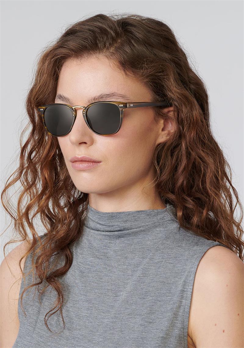 Carfia Small Polarized Sunglasses for Women Hand-crafted Acetate Frame Metal Bridge Eyewear Fashion Retro Style Sun Glasses