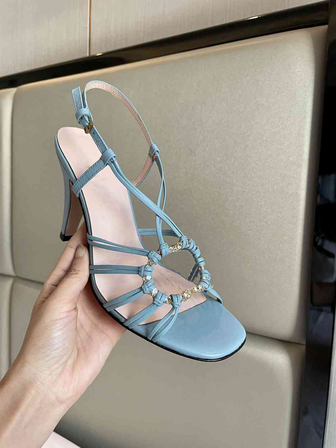 New women's thick heel sandals slippers Luxury designer summer classic fashion beach jelly sandals ggity K066
New women's thick heel sandals slippers Luxury designer summer classic fashion beach jelly sandals ggity K066