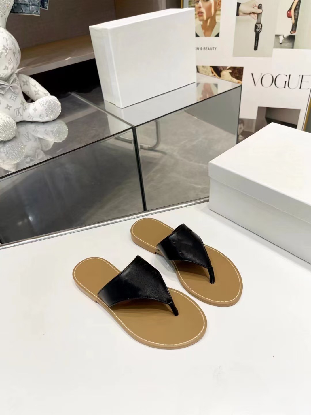 Spring/summer 2023 slippers new Arc de Triomphe embossed clip toe fashion outside wearing beach beach resort flip-flops for women, Black
Spring/summer 2023 slippers new Arc de Triomphe embossed clip toe fashion outside wearing beach beach resort flip-flops for women, Black