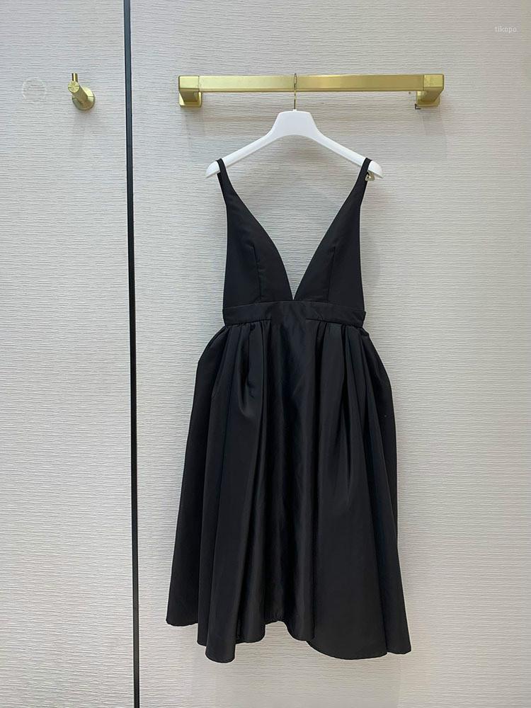 Casual Dresses Runway Brand Dress 2023 Spring Summer Women High-end Sling Halter Puffy Deep V-neck Luxury Strapless Polyester Casual1, Black
Casual Dresses Runway Brand Dress 2023 Spring Summer Women High-end Sling Halter Puffy Deep V-neck Luxury Strapless Polyester Casual1, Black