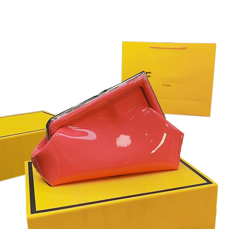 Designers Classic Frist Shoulder Bags Clutch Italy Roma Brand 5A Quality Patent Leather Messenger Handbags Fashion Women Crossbody Bag Luxury Designer Bag 24CM, Red
Designers Classic Frist Shoulder Bags Clutch Italy Roma Brand 5A Quality Patent Leather Messenger Handbags Fashion Women Crossbody Bag Luxury Designer Bag 24CM, Red