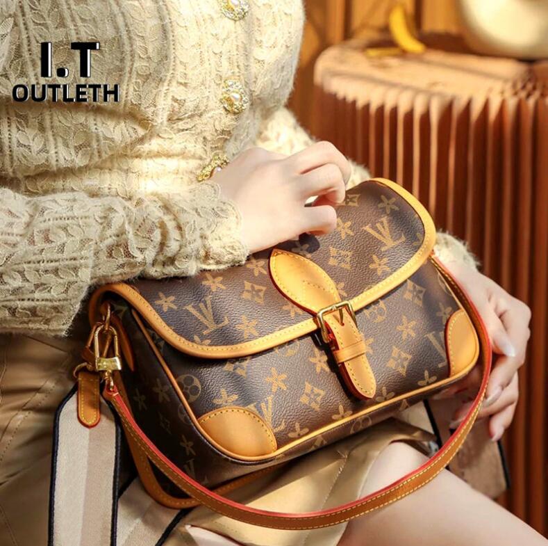 2023 New designer bag Genuine Leather baguette shoulder bag old flower cross body package clutch handbag Subaxillary package underarm bag Diagonal package, Brown
2023 New designer bag Genuine Leather baguette shoulder bag old flower cross body package clutch handbag Subaxillary package underarm bag Diagonal package, Brown