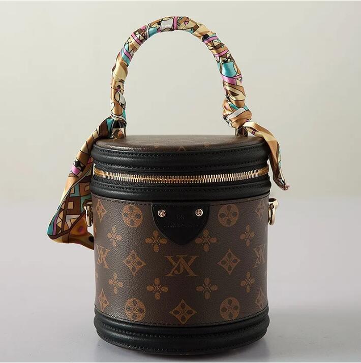 2023 counter bag Genuine Leather Make a fortune Barrel bag old flower bucket bag clutch hanbdg cluthch handbag messenger package evening bags tote bag, Brown
2023 counter bag Genuine Leather Make a fortune Barrel bag old flower bucket bag clutch hanbdg cluthch handbag messenger package evening bags tote bag, Brown