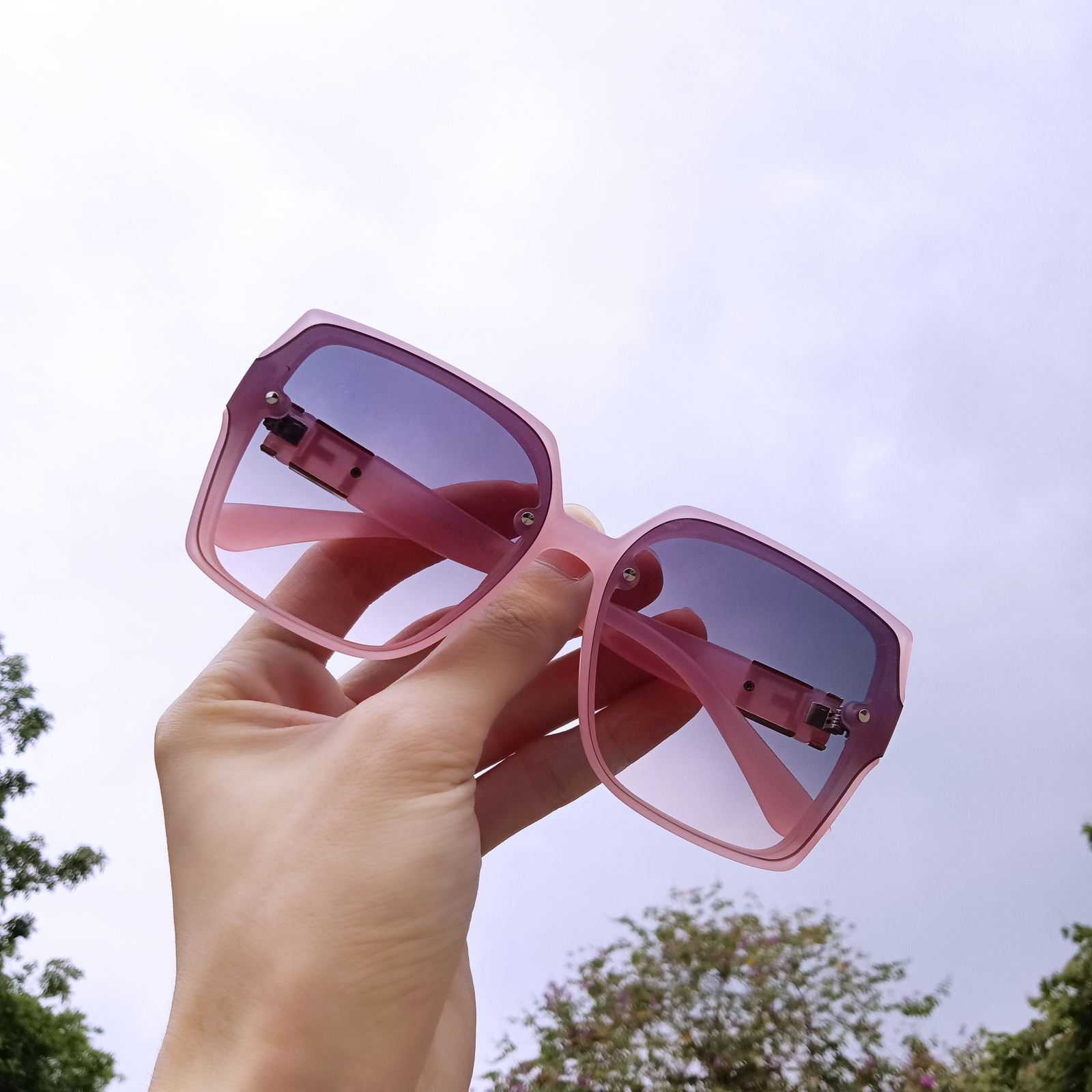 men woman Sunglasses,UV400 fashion big face, round face, thin sunglasses, driving polarized light, UV protection frame, , stoggles eyewear, american eyewear No.2816-1
men woman Sunglasses,UV400 fashion big face, round face, thin sunglasses, driving polarized light, UV protection frame, , stoggles eyewear, american eyewear No.2816-1