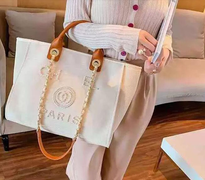 New Designer Shopping Bags Handbags Pearl Beach Bag Canvas Portable High-capacity Fashion Trend Women Bag c230225, Black (black pearl)
New Designer Shopping Bags Handbags Pearl Beach Bag Canvas Portable High-capacity Fashion Trend Women Bag c230225, Black (black pearl)