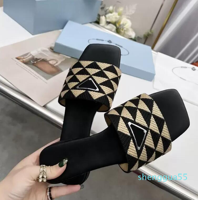 Women's Embroidery Fabric Sliding Slippers Black Beige Multi-color Embroidery Mule Designer Flip-flops Casual Sandals Summer leather Smooth rubber soles
Women's Embroidery Fabric Sliding Slippers Black Beige Multi-color Embroidery Mule Designer Flip-flops Casual Sandals Summer leather Smooth rubber soles