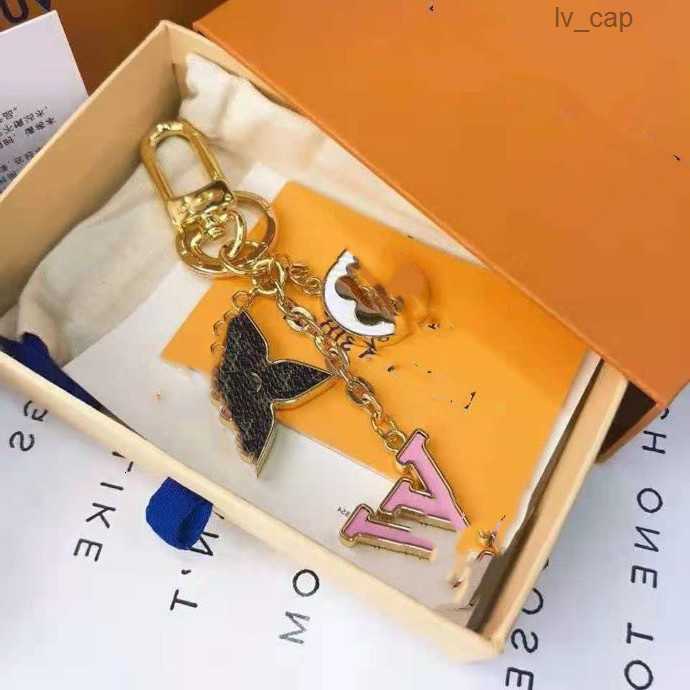 Classic Old Key Chain Pendant Male and Female General Network Tiktok Couples with the Same Metal M69008
Classic Old Key Chain Pendant Male and Female General Network Tiktok Couples with the Same Metal M69008