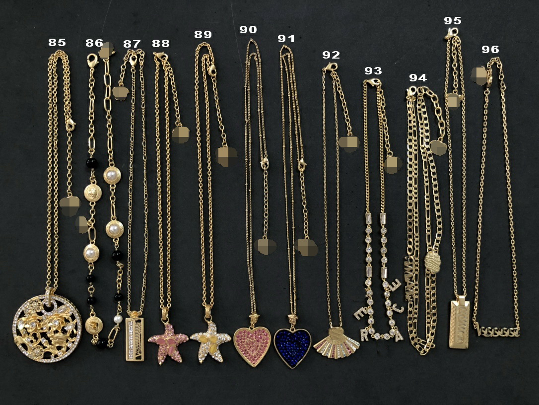Luxury Brand Fashion Men's Necklaces Medusa Head Pendant 18K Gold plated Banshee Portrait Neck Chain Classic Style 2023 New models Women's jewelry Gift MN24
Luxury Brand Fashion Men's Necklaces Medusa Head Pendant 18K Gold plated Banshee Portrait Neck Chain Classic Style 2023 New models Women's jewelry Gift MN24