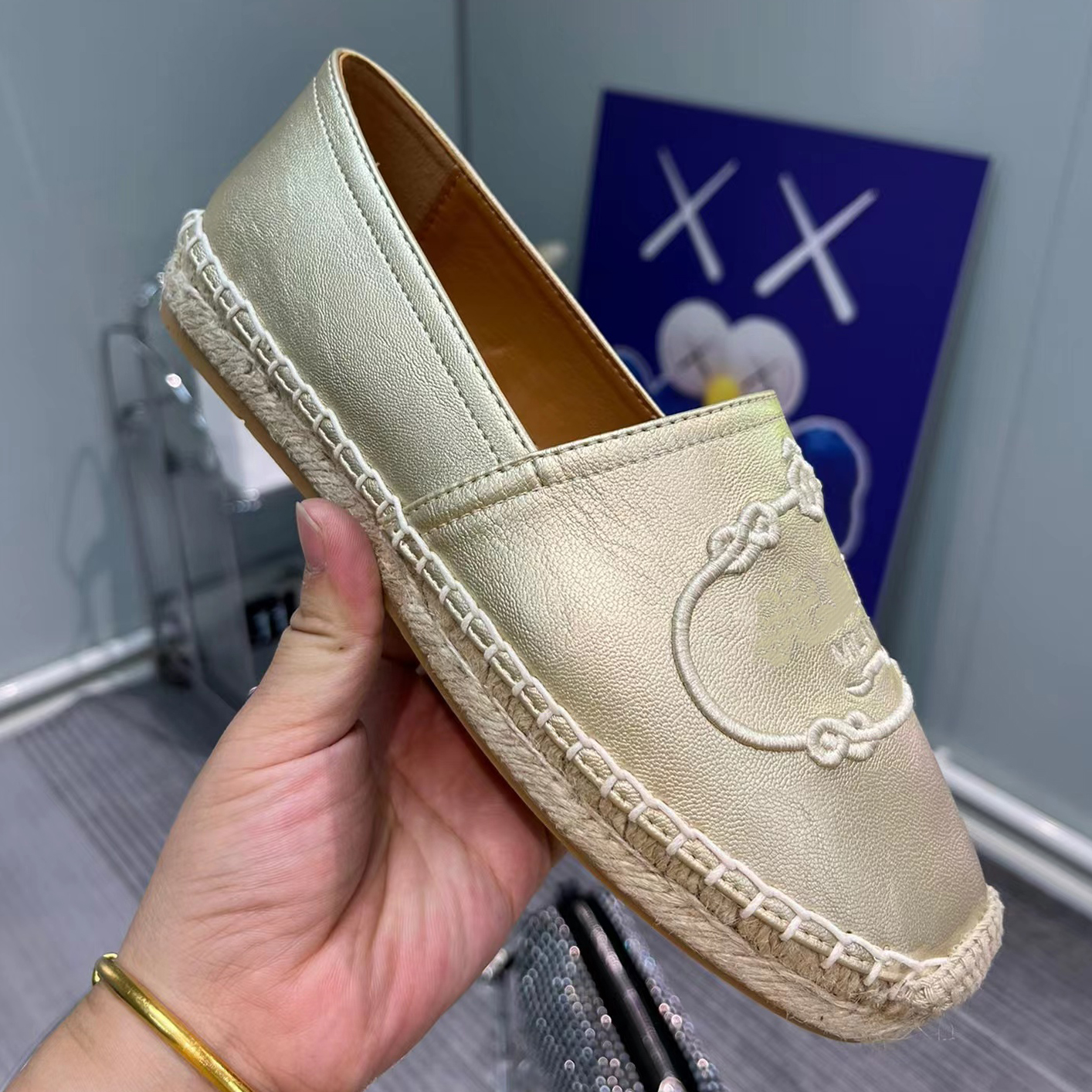 Espadrille womens Slides flat slippers fashion Leather p Espadrilles Loafers with silver hardware sandals Summer Casual Shoes
Espadrille womens Slides flat slippers fashion Leather p Espadrilles Loafers with silver hardware sandals Summer Casual Shoes