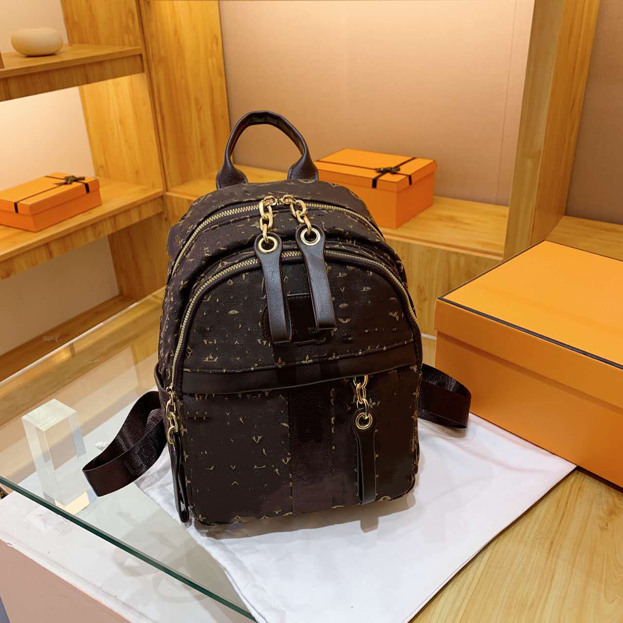 Luxury Backpack Handbag for Woman Man Large Capacity White Brown Flower PVC Travel BagsChain Crossboby bag Mens Luggage Womens Designer Backpack, Letter l yellow
Luxury Backpack Handbag for Woman Man Large Capacity White Brown Flower PVC Travel BagsChain Crossboby bag Mens Luggage Womens Designer Backpack, Letter l yellow