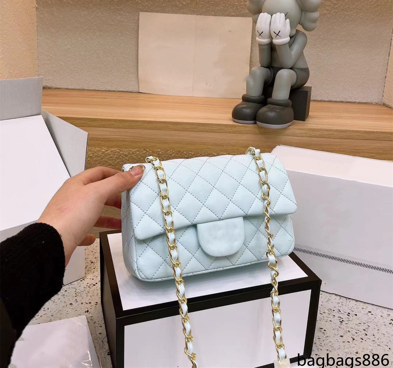 Wholesale classic mini designer Crossbody bag ladies flap pure color skin caviar luxury handbag shoulder bag gold chain diamond single shoulder bag handbag 20cm, Caviar khaki 20 centimeters
Wholesale classic mini designer Crossbody bag ladies flap pure color skin caviar luxury handbag shoulder bag gold chain diamond single shoulder bag handbag 20cm, Caviar khaki 20 centimeters