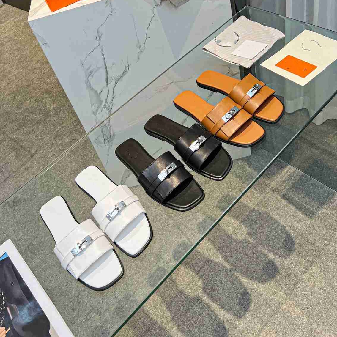 Designer Womens H Letter Slippers Sandals Women Classic Slides Flats Leather Rubber Gear Bottoms Beach Shoes Loafers a2
Designer Womens H Letter Slippers Sandals Women Classic Slides Flats Leather Rubber Gear Bottoms Beach Shoes Loafers a2