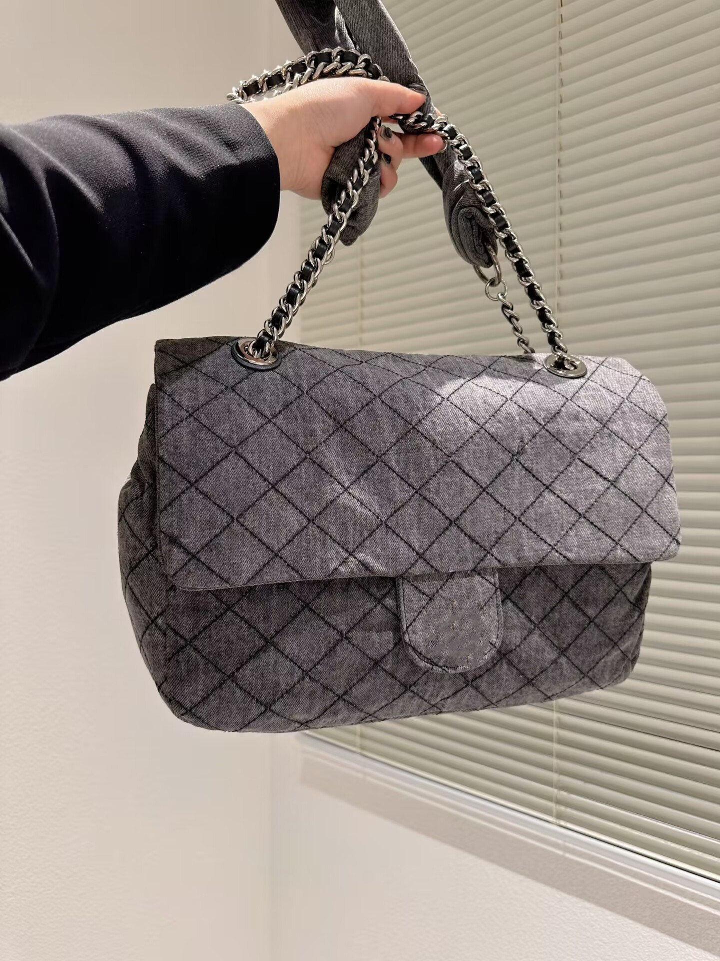 Grey denim Woman Designer Bag Handbag women Original Box Purse clutch shoulder bags messenger cross body serial number metal-logo 37cm
Grey denim Woman Designer Bag Handbag women Original Box Purse clutch shoulder bags messenger cross body serial number metal-logo 37cm