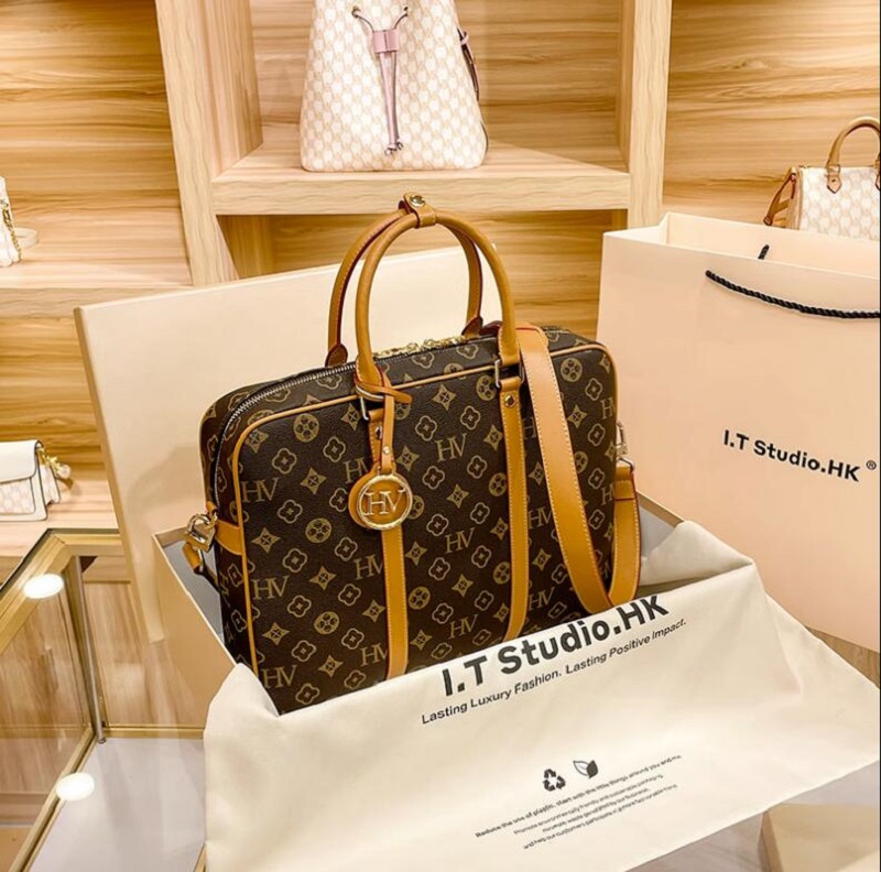 2023 new style bag Old flower leather handbag for women's commuting briefcase for women's large-capacity computer bag leather shoulder messenger bag, Black flower
2023 new style bag Old flower leather handbag for women's commuting briefcase for women's large-capacity computer bag leather shoulder messenger bag, Black flower