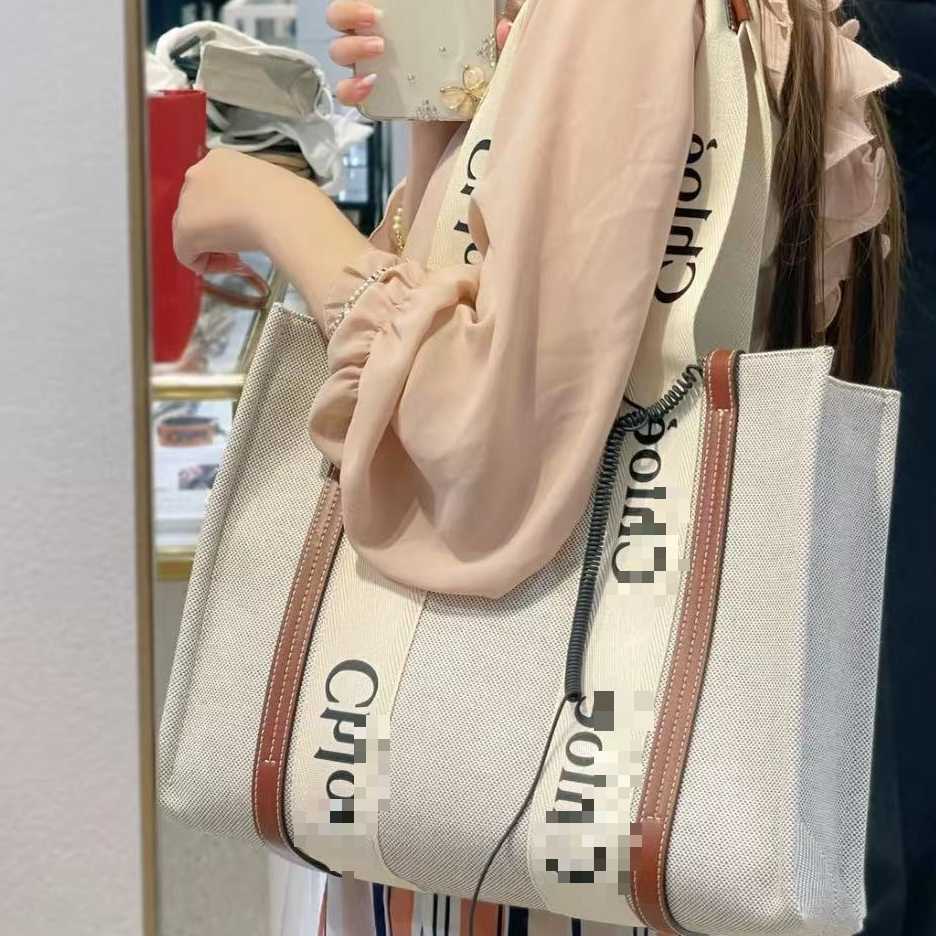woody Designer Tote Bag High-end Canvas Embroidered Shoulder Portable Underarm Shopping RTBM
woody Designer Tote Bag High-end Canvas Embroidered Shoulder Portable Underarm Shopping RTBM