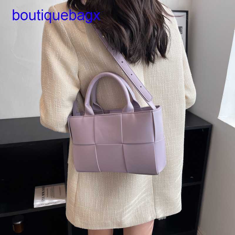 Luxury Bottegss Venetss Arco Evening Bags online store checkered tote 2023 woven new bag with mini large capacity fashionable and With logo L2IS, White8
Luxury Bottegss Venetss Arco Evening Bags online store checkered tote 2023 woven new bag with mini large capacity fashionable and With logo L2IS, White8