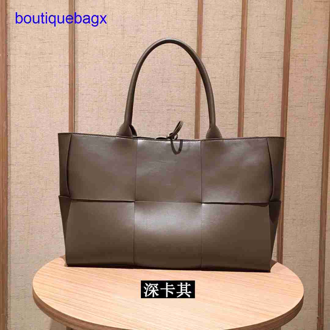 Luxury Bottegss Venetss Arco Evening Bags online store bag 2023 new autumn winter texture big woven tote women's leather large cap With logo WT0H, Light green small
Luxury Bottegss Venetss Arco Evening Bags online store bag 2023 new autumn winter texture big woven tote women's leather large cap With logo WT0H, Light green small