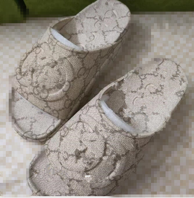 2023 Luxury slipper ladies Multicolor platform sandal Beach style Flat Slides Platform Rubber Sandal Classic thick bottom Casual slippers Flip Flops Loafers 35-44, 01
2023 Luxury slipper ladies Multicolor platform sandal Beach style Flat Slides Platform Rubber Sandal Classic thick bottom Casual slippers Flip Flops Loafers 35-44, 01