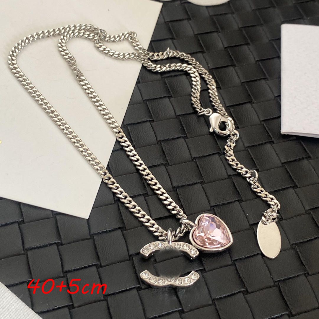 Womens Copper Designer Brand Letter Pendant Necklaces Chains Luxury Heart Crystal Collar Chain Geometric 18K Gold Plated Sweater Necklace Jewelry Accessories
Womens Copper Designer Brand Letter Pendant Necklaces Chains Luxury Heart Crystal Collar Chain Geometric 18K Gold Plated Sweater Necklace Jewelry Accessories