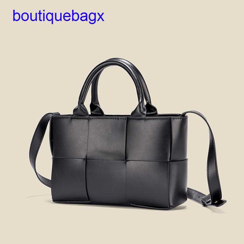 Luxury Bottegss Venetss Arco Evening Bags online store Small Design 2023 Spring New Knitted Handbag Large Capacity Leisure Women's With logo OYBT, Black6
Luxury Bottegss Venetss Arco Evening Bags online store Small Design 2023 Spring New Knitted Handbag Large Capacity Leisure Women's With logo OYBT, Black6