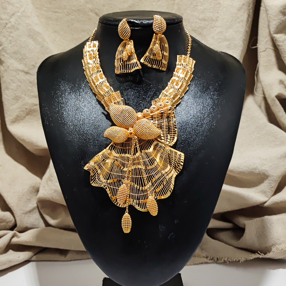 Wedding Jewelry Sets African Nigerian Dubai Gold Color For Women Girls Necklace Earrings Charm Pendant 230313
Wedding Jewelry Sets African Nigerian Dubai Gold Color For Women Girls Necklace Earrings Charm Pendant 230313