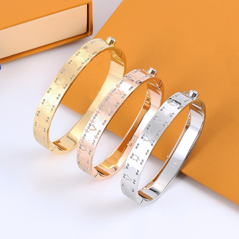 High-quality Bangle Bracelet Luxury 4 Leaf Flower Bracelet Letter Bracelet Titanium Steel Diamonds Bracelet Women Men Fashion Jewelry Gift
High-quality Bangle Bracelet Luxury 4 Leaf Flower Bracelet Letter Bracelet Titanium Steel Diamonds Bracelet Women Men Fashion Jewelry Gift