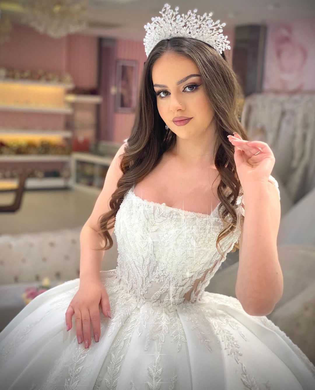 Luxury Ball Gown Wedding Dresses Sleeveless Bateau Straps Sequins Appliques Ruffles 3D Lace Bridal Gowns Lace-up Formal Dress Plus Size Custom Made Ve