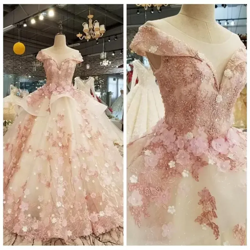 Luxury Pink Quinceanera Dresses 3D Floral Applique Handmade Flowers Beaded Cap Sleeves Scoop Neck Sweet 15 16 Birthday Prom Party Ball Gown, Gold
Luxury Pink Quinceanera Dresses 3D Floral Applique Handmade Flowers Beaded Cap Sleeves Scoop Neck Sweet 15 16 Birthday Prom Party Ball Gown, Gold