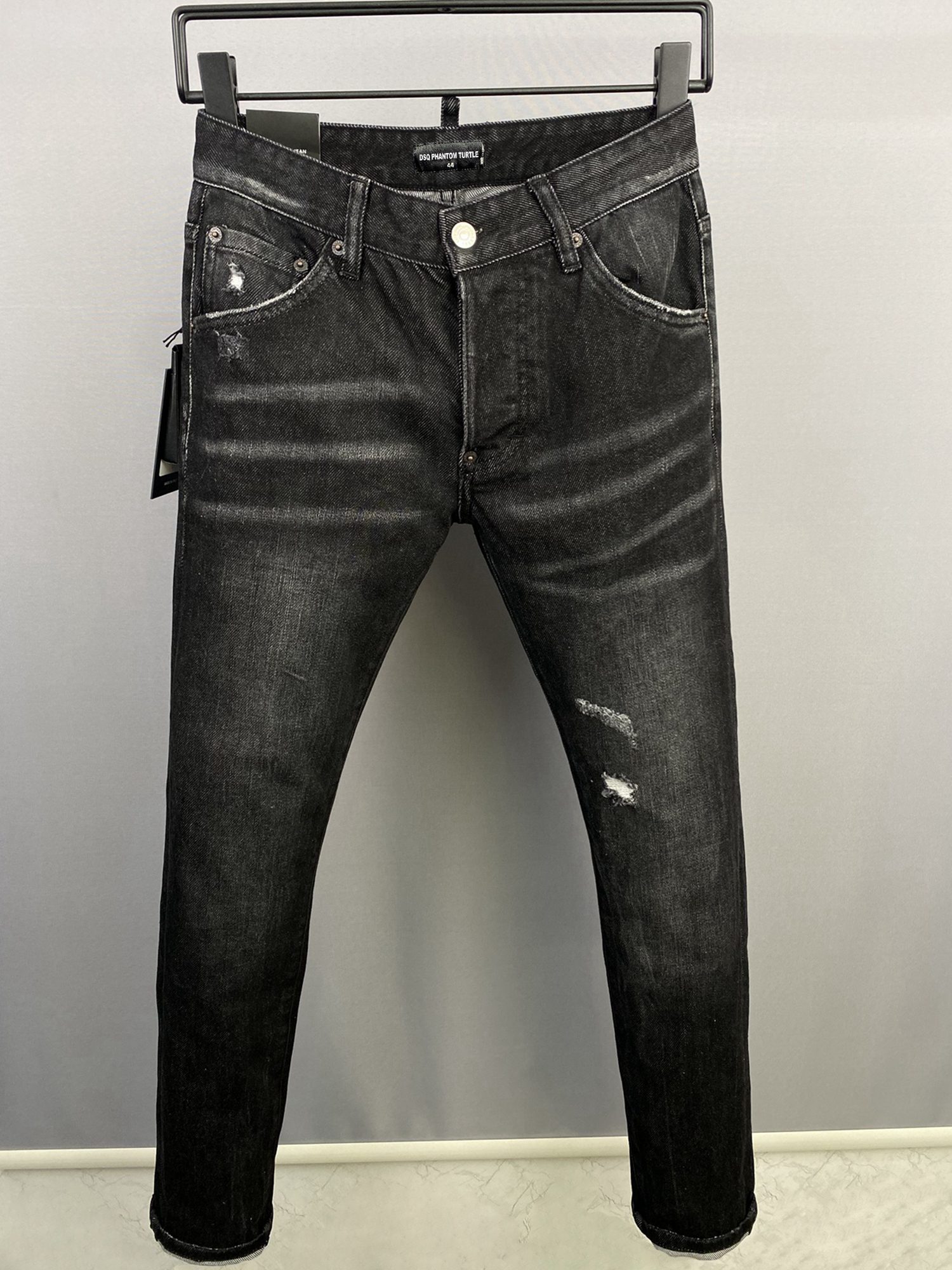 DSQ PHANTOM TURTLE Men's Jeans Classic Fashion Man Jeans Hip Hop Rock Moto Mens Casual Design Ripped Jeans Distressed Skinny Denim Biker Jeans 6943, As picture
DSQ PHANTOM TURTLE Men's Jeans Classic Fashion Man Jeans Hip Hop Rock Moto Mens Casual Design Ripped Jeans Distressed Skinny Denim Biker Jeans 6943, As picture