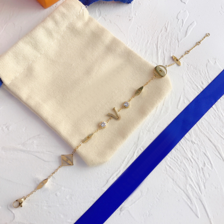 Women 18K Gold Chain Bracelets Link Womens Pendant European Fashion Luxury Classic Bracelet for Womens Gift New pattern Bracelets Brand Bracelets
Women 18K Gold Chain Bracelets Link Womens Pendant European Fashion Luxury Classic Bracelet for Womens Gift New pattern Bracelets Brand Bracelets