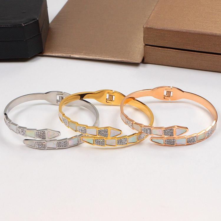 Classic designer natural shell bangle 18K Gold Agate Shell Mother of Pearl charm bracelets 14k gold bracelet mens Girls Valentine's Jewelry Gift
Classic designer natural shell bangle 18K Gold Agate Shell Mother of Pearl charm bracelets 14k gold bracelet mens Girls Valentine's Jewelry Gift