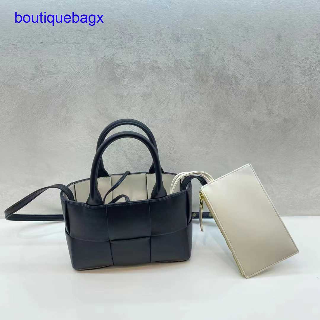 Luxury Bottegss Venetss Arco Evening Bags online store bag Spring 2023 mini new arco leather tote woven portable basket single sho With logo H0ZC, Oat color
Luxury Bottegss Venetss Arco Evening Bags online store bag Spring 2023 mini new arco leather tote woven portable basket single sho With logo H0ZC, Oat color