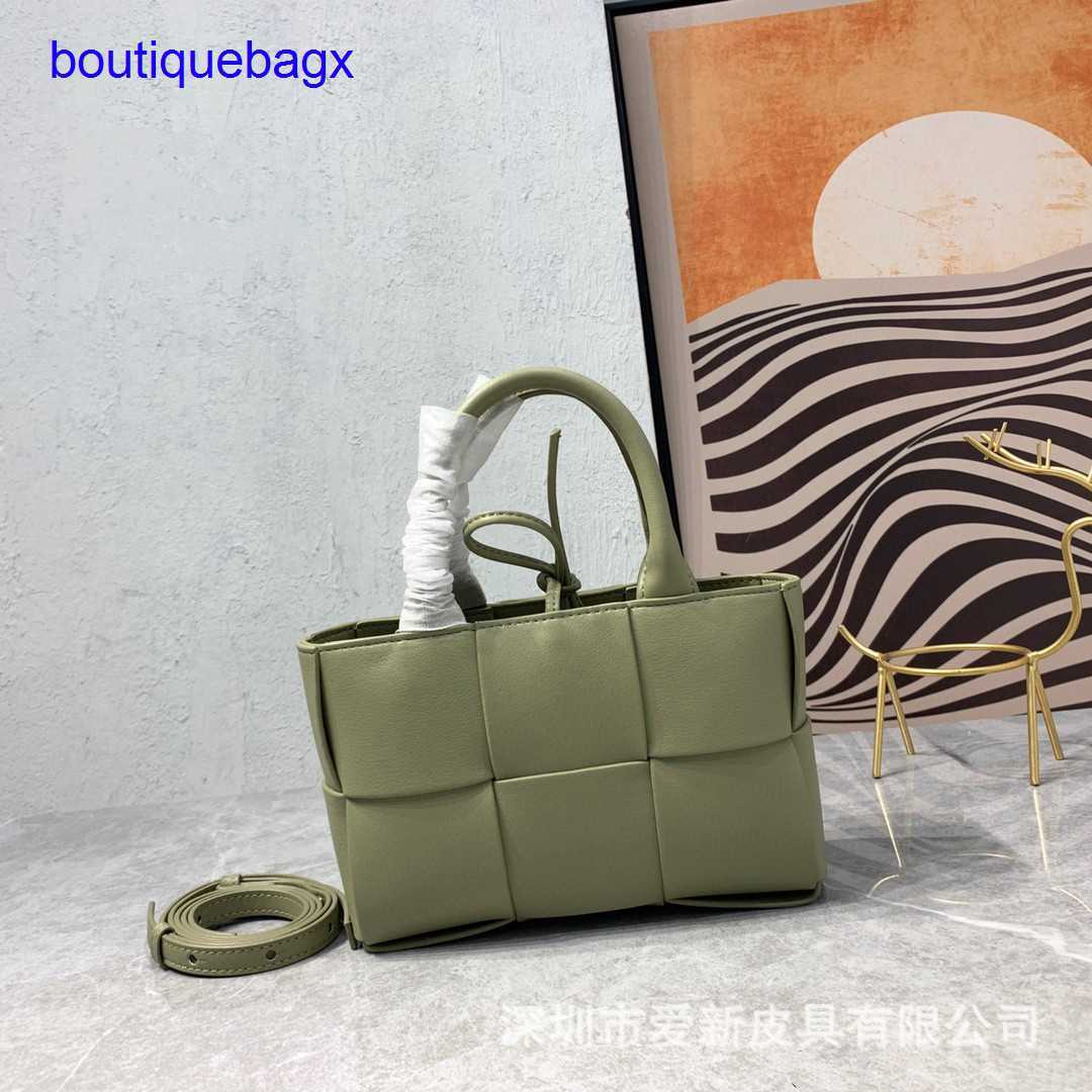 Original edition Luxury Bottegss Venetss Arco Evening Bags online store Shoulder Leather women's Messenger bag portable Bag One co With logo HN8S, Black8
Original edition Luxury Bottegss Venetss Arco Evening Bags online store Shoulder Leather women's Messenger bag portable Bag One co With logo HN8S, Black8