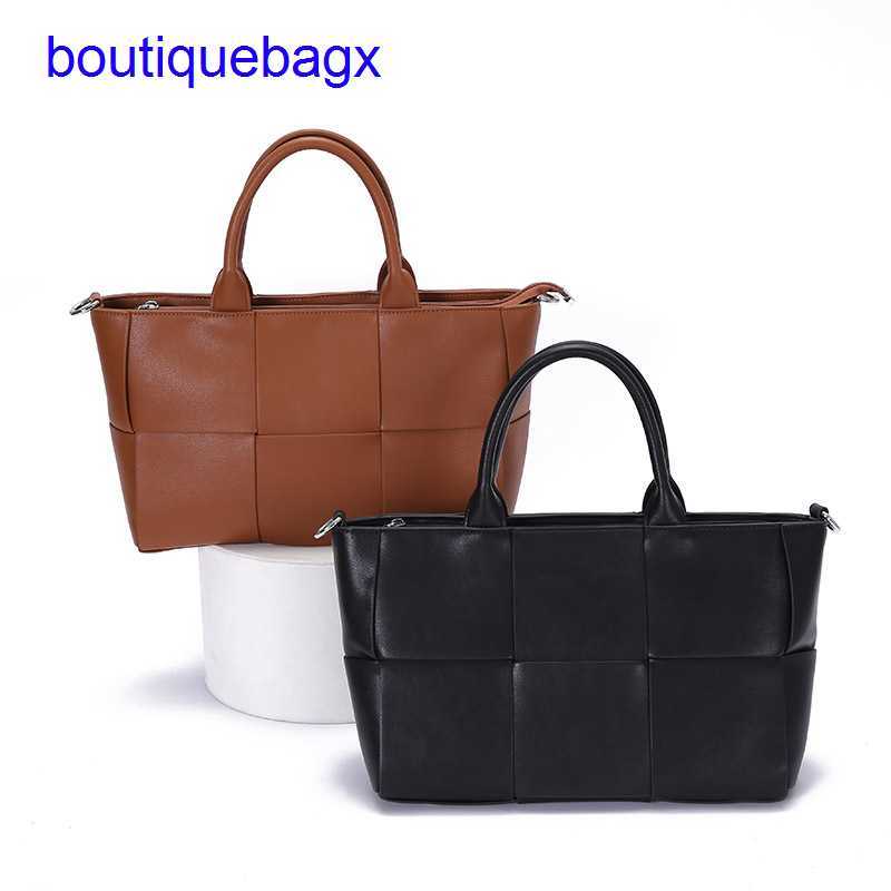 Luxury Bottegss Venetss Arco Evening Bags online store Women's handbag new solid leather women's bag large capacity Leather Tote B With logo IOVB, Black4
Luxury Bottegss Venetss Arco Evening Bags online store Women's handbag new solid leather women's bag large capacity Leather Tote B With logo IOVB, Black4