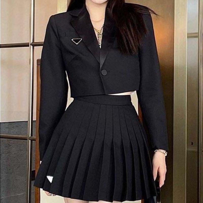 Down jacket Designer Women Two piece sets Dress 22s Suit skirt womens fashion tracksuit long jacket Ldrww
Down jacket Designer Women Two piece sets Dress 22s Suit skirt womens fashion tracksuit long jacket Ldrww