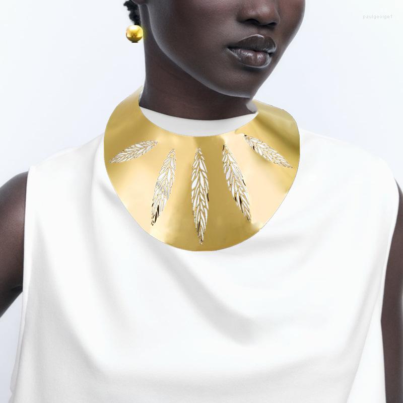 Necklace Earrings Set Bridal Jewelry Wedding Exaggerated Large Collar Feather Hollow Banquet Ornament Metal Choker Necklaces Sets, Picture shown
Necklace Earrings Set Bridal Jewelry Wedding Exaggerated Large Collar Feather Hollow Banquet Ornament Metal Choker Necklaces Sets, Picture shown
