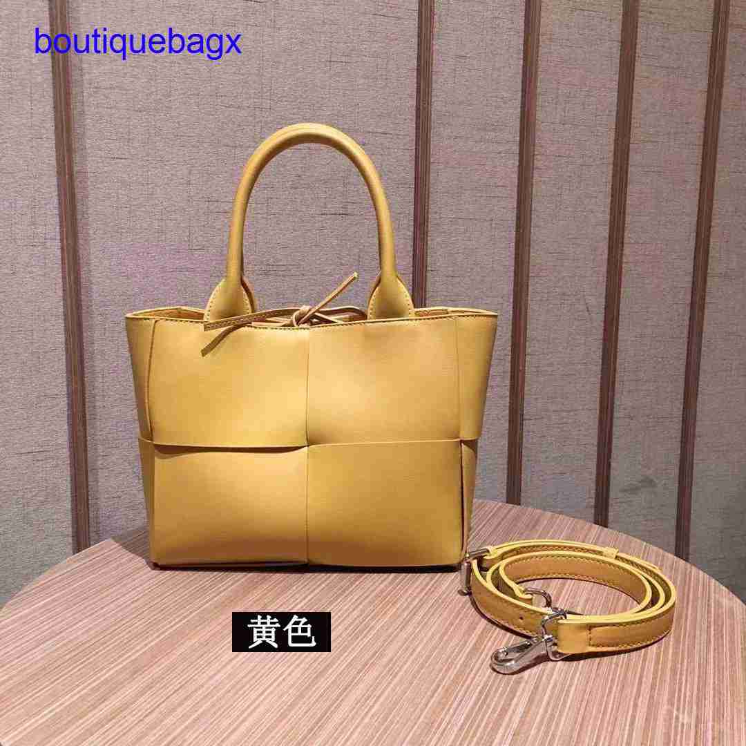 Luxury Bottegss Venetss Arco Evening Bags online store new bag autumn winter texture big 2023 woven tote women's leather large cap With logo 47CJ, Black2
Luxury Bottegss Venetss Arco Evening Bags online store new bag autumn winter texture big 2023 woven tote women's leather large cap With logo 47CJ, Black2