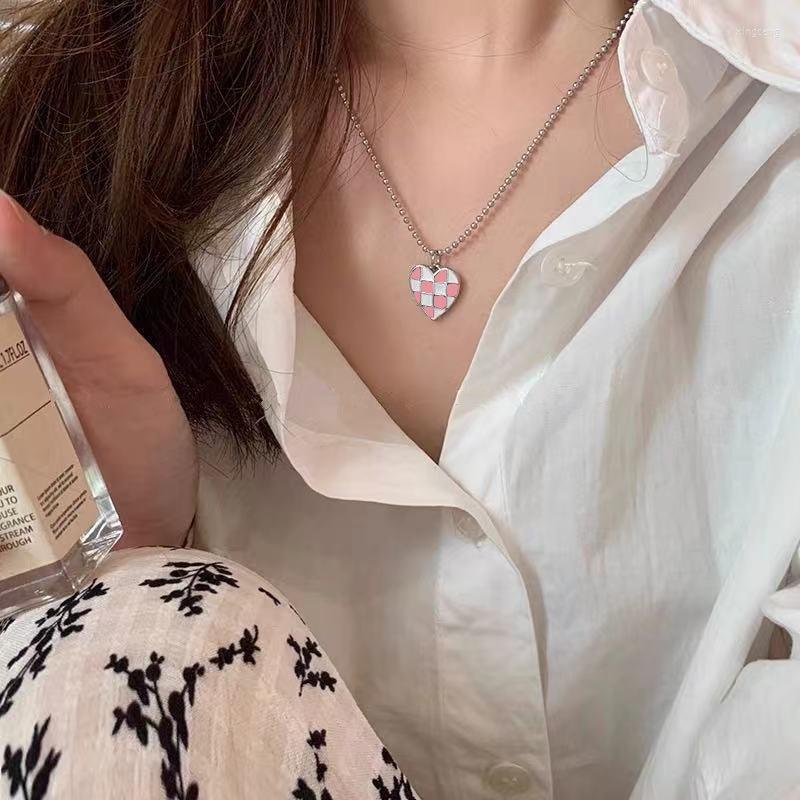 Pendant Necklaces Black White Checkerboard Heart Necklace For Women Girls Simple Premium Multicolor Ball Bead Chain Fashion Jewelry 2023
Pendant Necklaces Black White Checkerboard Heart Necklace For Women Girls Simple Premium Multicolor Ball Bead Chain Fashion Jewelry 2023
