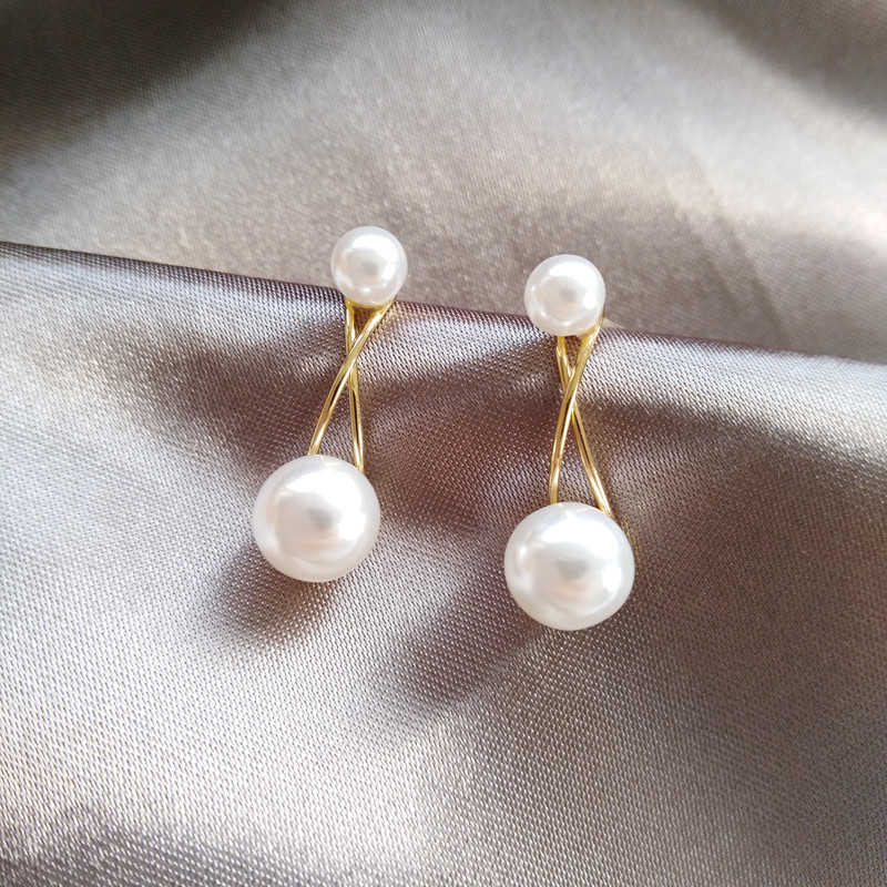 Dangle Chandelier Needle Korea East Gate Personality Small Earrings Sweet Pearl Earrings Temperament Cross Earrings Female G230313
Dangle Chandelier Needle Korea East Gate Personality Small Earrings Sweet Pearl Earrings Temperament Cross Earrings Female G230313