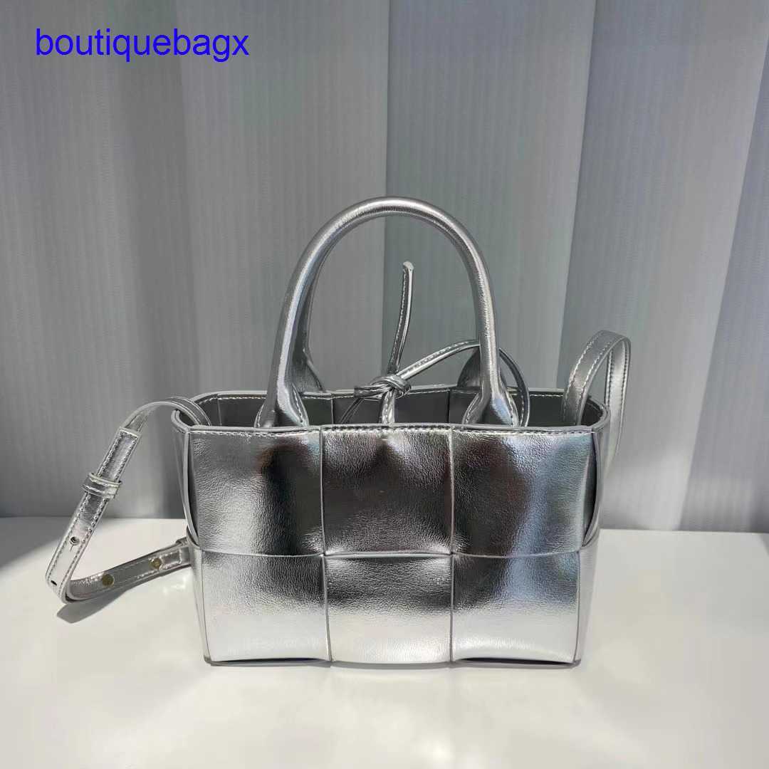 Luxury Bottegss Venetss Arco Evening Bags online store arco mini Spring tote bag 2023 leather new woven portable basket single sho With logo G6VR, Oat color
Luxury Bottegss Venetss Arco Evening Bags online store arco mini Spring tote bag 2023 leather new woven portable basket single sho With logo G6VR, Oat color