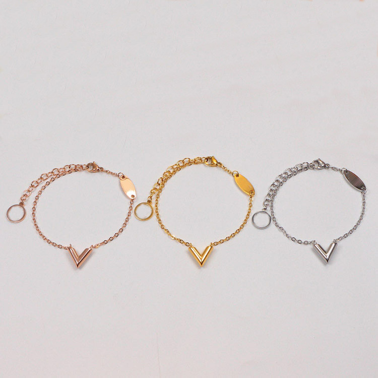 Fashion Designer Charm Bracelet For Women Luxury Jewelry Womens Gold Love Necklace Links Bracelets Ladies Letter V Ornaments Bracciale Chain
Fashion Designer Charm Bracelet For Women Luxury Jewelry Womens Gold Love Necklace Links Bracelets Ladies Letter V Ornaments Bracciale Chain