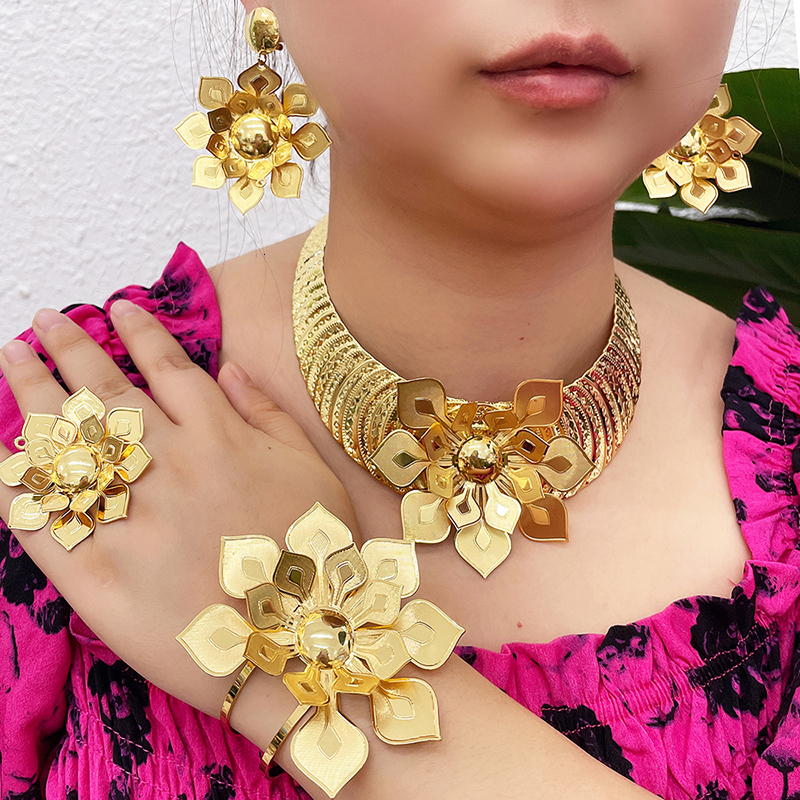 Wedding Jewelry Sets Dubai Flower Beads Jewelry Set Necklace Earring Bracelet Ring For Wedding Bride Women Charms Indian 18K Gold Plated Jewelry Set 230313
Wedding Jewelry Sets Dubai Flower Beads Jewelry Set Necklace Earring Bracelet Ring For Wedding Bride Women Charms Indian 18K Gold Plated Jewelry Set 230313