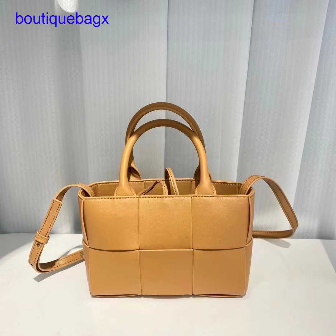 Luxury Bottegss Venetss Arco Evening Bags online store bag 2023 capacity new large woven vegetable tote basket color contrast leat With logo 4TZF, Olive
Luxury Bottegss Venetss Arco Evening Bags online store bag 2023 capacity new large woven vegetable tote basket color contrast leat With logo 4TZF, Olive