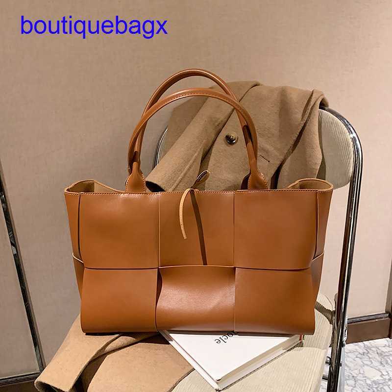 Luxury Bottegss Venetss Arco Evening Bags online store Korean female 2023 new Large textured shoulder bag large capacity woven Tot With logo 61IN, Black6
Luxury Bottegss Venetss Arco Evening Bags online store Korean female 2023 new Large textured shoulder bag large capacity woven Tot With logo 61IN, Black6