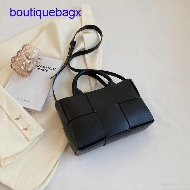 Luxury Bottegss Venetss Arco Evening Bags online store large for women with Hand-woven capacity 2023 bag new niche high sense hand With logo PP5N, Black7
Luxury Bottegss Venetss Arco Evening Bags online store large for women with Hand-woven capacity 2023 bag new niche high sense hand With logo PP5N, Black7