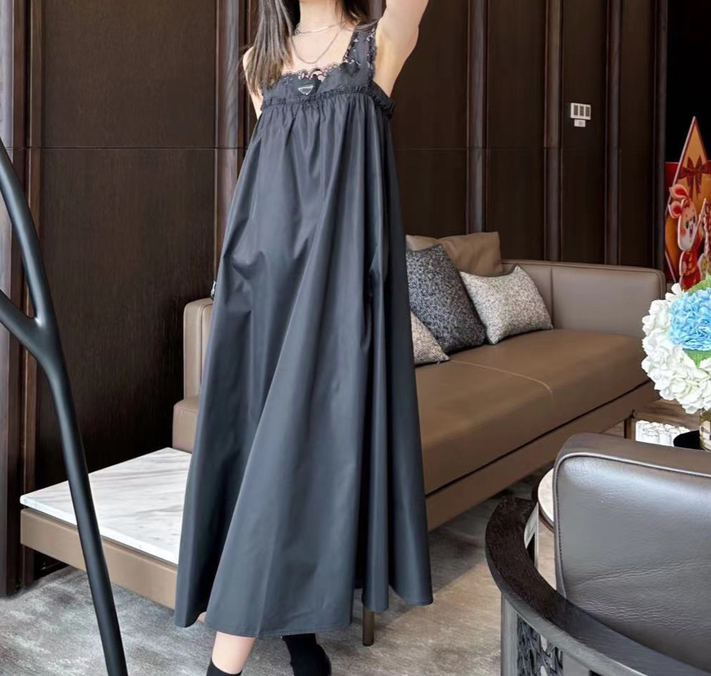 Women' casual dress designer inverted triangle lace suspender sexy dress black girl party skirt summer fashion loose temperament dresses
Women' casual dress designer inverted triangle lace suspender sexy dress black girl party skirt summer fashion loose temperament dresses