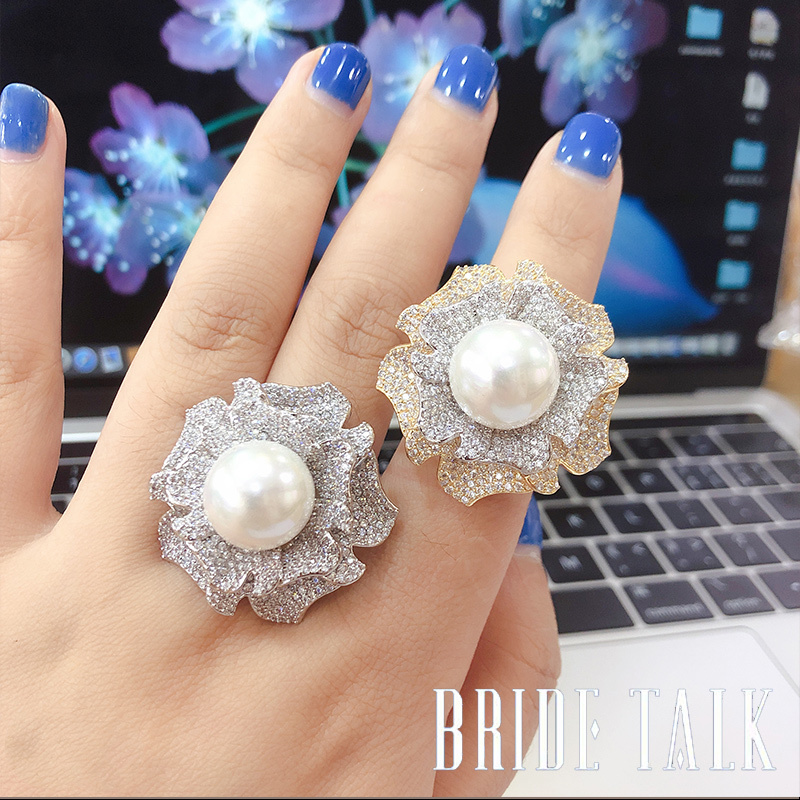 Wedding Rings Bride Talk Famous Brand Style Big Pearl Ring Women Camellia Shaped Cubic Zirconia Fashion Bridal Wedding Rings Jewelry 230313
Wedding Rings Bride Talk Famous Brand Style Big Pearl Ring Women Camellia Shaped Cubic Zirconia Fashion Bridal Wedding Rings Jewelry 230313