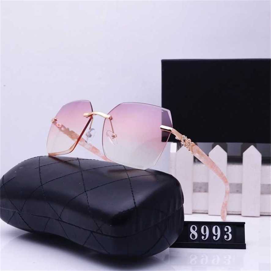 Sunglasses 2023 new Overseas sunglasses men's and women's street shooting travel fashion glasses 8993
Sunglasses 2023 new Overseas sunglasses men's and women's street shooting travel fashion glasses 8993