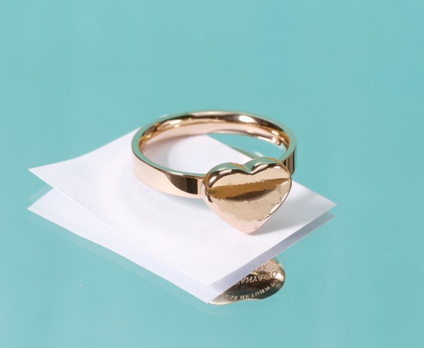 Heart Love Ring Gold Silver Rose Colors Stainless Steel Couple Rings Fashion Women Designer
Heart Love Ring Gold Silver Rose Colors Stainless Steel Couple Rings Fashion Women Designer